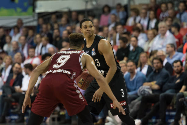 队靠山般的 队靠山般的