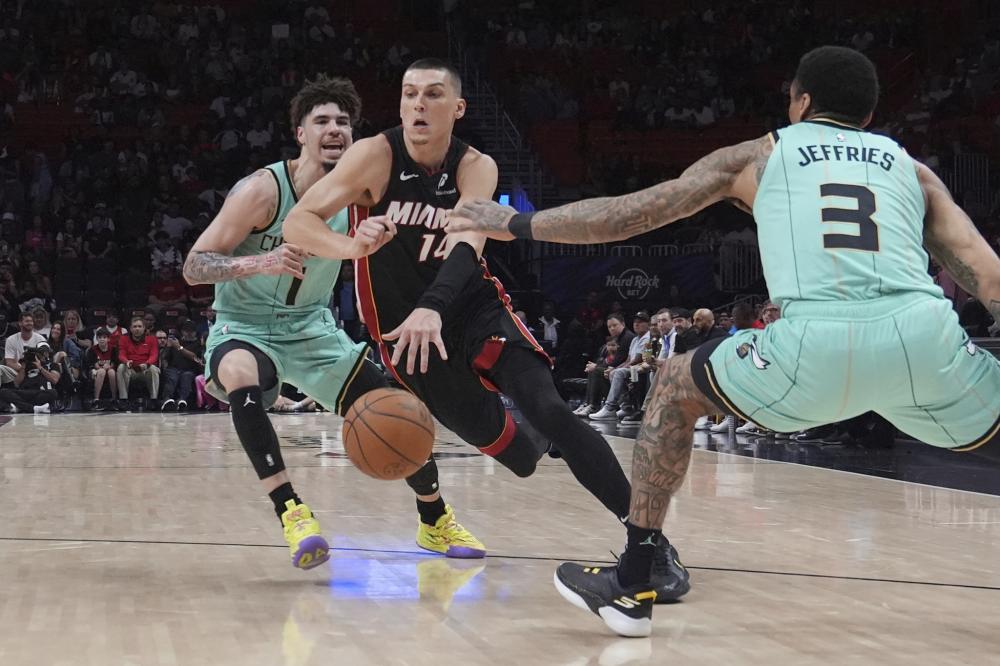 战术升级还是妥协？瓜迪奥拉签下多纳鲁马 打了9年前自己的脸